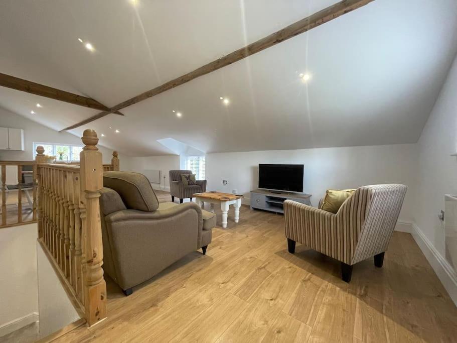 2 Bedroom Cottage In Old Town Swindon Exterior foto