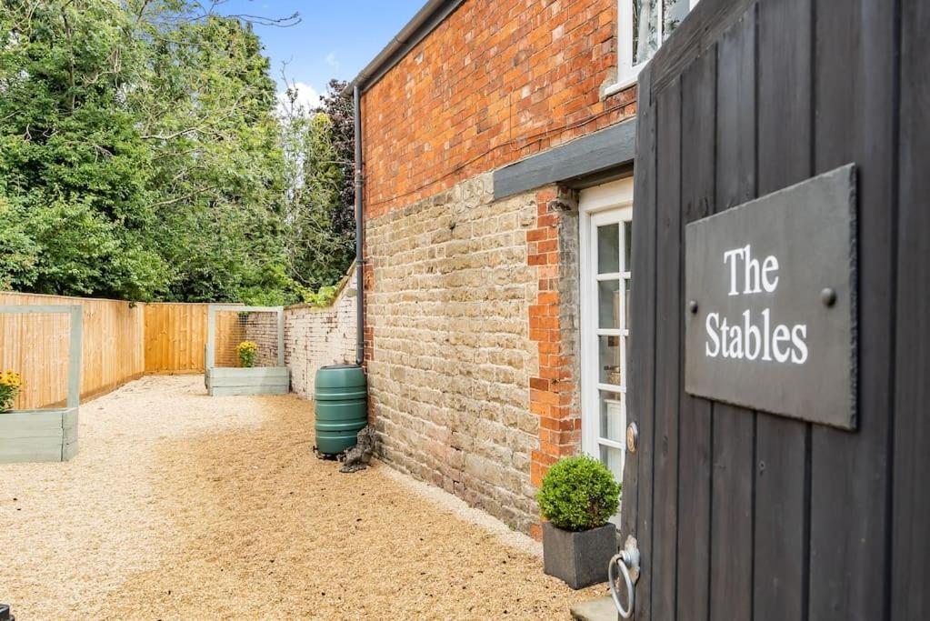 2 Bedroom Cottage In Old Town Swindon Exterior foto